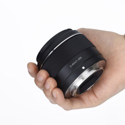 Lente Yongnuo YN 50mm f/1.8 DA DSM para Sony montura E - APS-C - Incluye tapasol